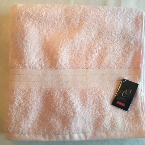 Nytt rosa håndkle fra Princess Supreme collection i str 70x130 cm.