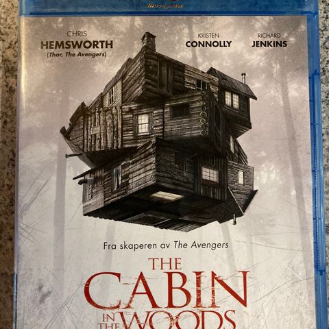 The cabin in the woods. Norsk tekst.