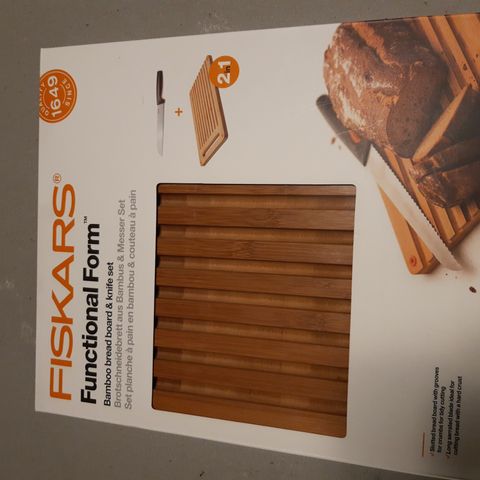 Fiskars bread board & knife set