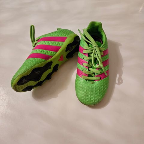 Adidas fotballsko str. 28