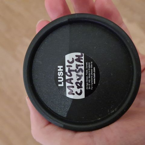 Ubrukt lush magic crystal body scrub