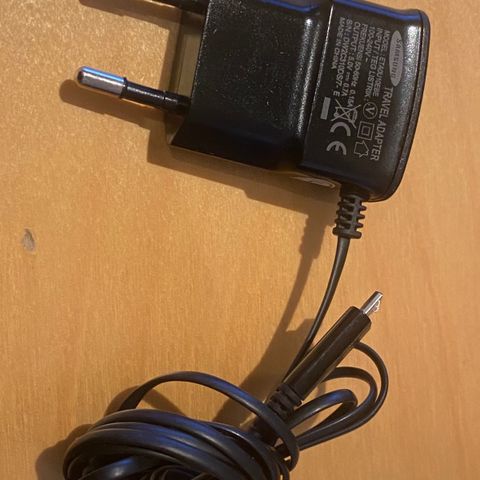 Samsung lader, modell ETA0U10EBE