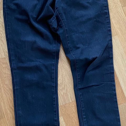 Sort jeans str 29 pen som ny!