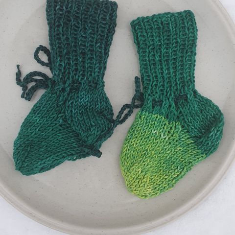 Ny, håndstrikkede sokker, str 16