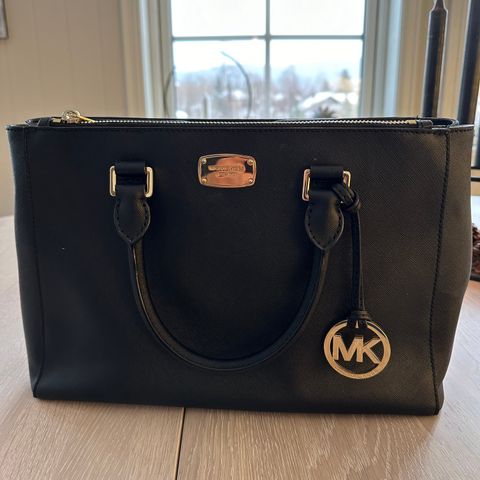 Michael Kors veske selges