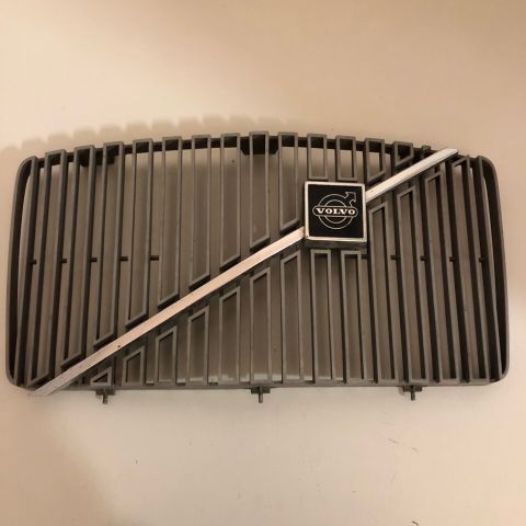 Volvo 164 grill