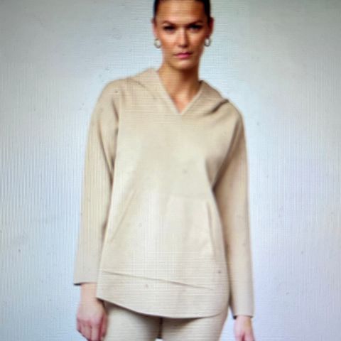 Flott hettegenser fra GOMAYE i lys beige, str. XS/S, SOM NY