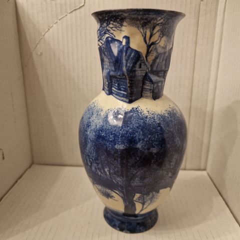 Vakker kunst-vase.