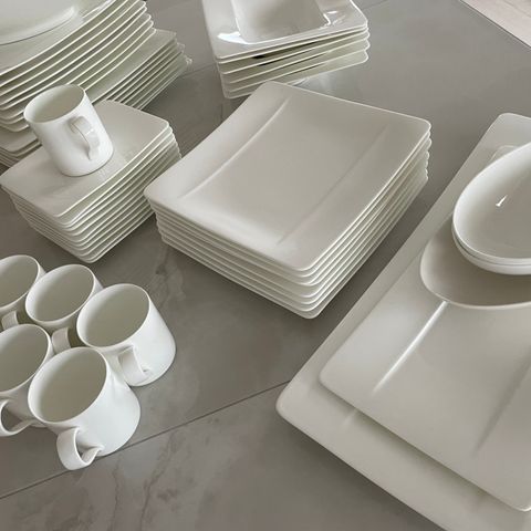 Stilrent og  moderne service selges billig, Villeroy & Boch Mordern Grace.