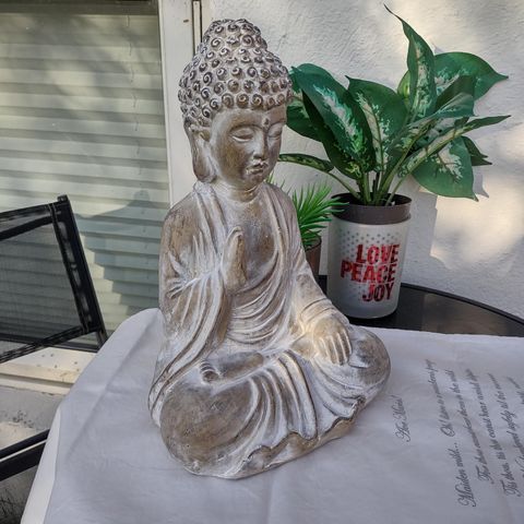 Nydelig 35 cm stor harmonisk Buddha keramikk statue