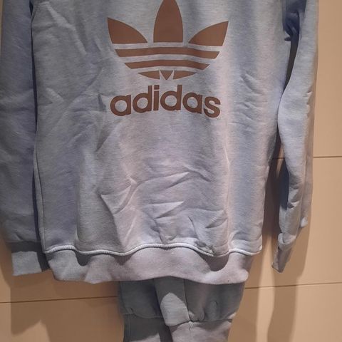 Hettesett Adidas (genser+bukse)