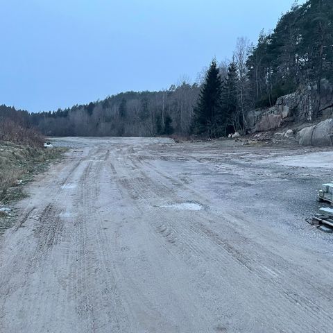 FREDRIKSTAD- UTEAREAL TIL LEIE: for lagring og oppbevaring av kjøretøy/redskap.