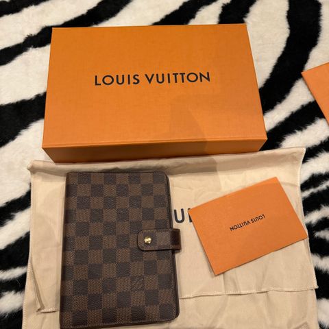 Louis Vuitton Ring Agenda Cover (medium)