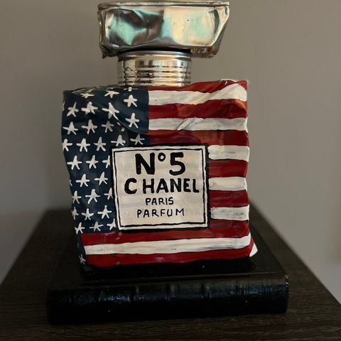 Skulptur Crushed Chanel N 5 USA