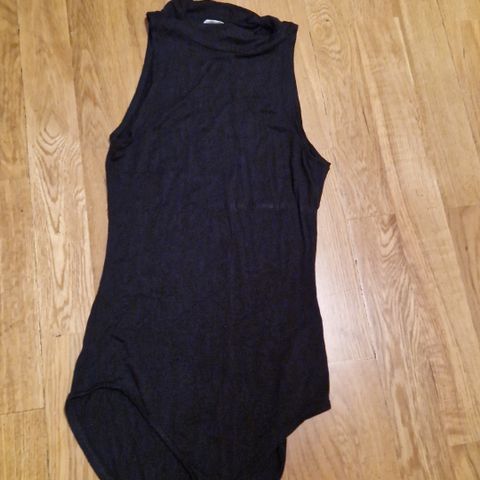 Sort body str XS fra H&M