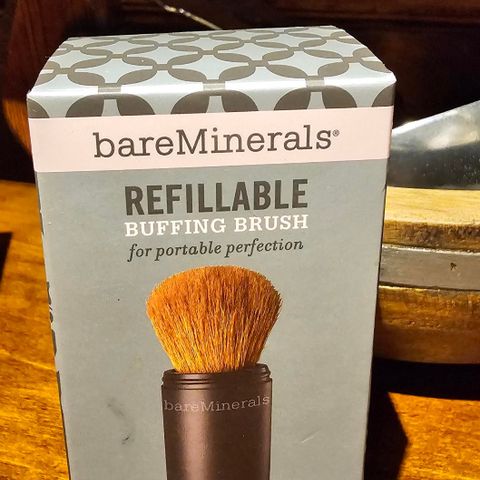 Superpraktisk make up brush fra bareMinerals * Refillsystem til pudder++