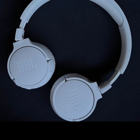 JBL Tune 600NC hodetelefoner