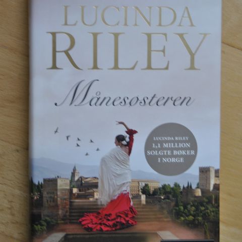 Lucinda Riley: MÅNESØSTEREN.  Innb.