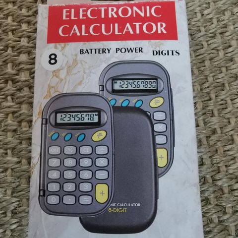 Elektronisk kalkulator med batteri