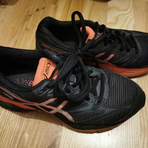 Sko Asics str. 36