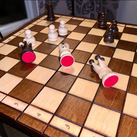 Sjakk og dam i tre
