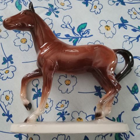 Liten hest i porselen