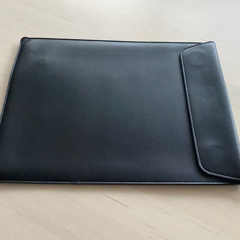 Mac-sleeve / beskyttelseslomme for MacBook Air i skinn