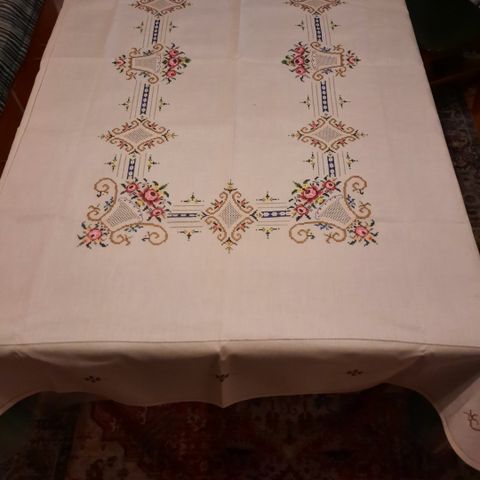 Brodert "Mallorca" Duk 125x170 - Sender gjerne!