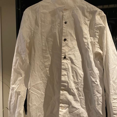 Flott «smokingskjorte» fest /bryllup hvit skjorte m detaljer. Herre str L.Zara