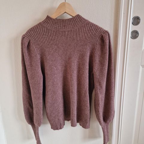 Only genser, størrelse XL (litt liten i størrelse)