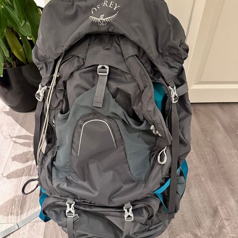 Osprey tursekk ca 60l for dame til LEIE