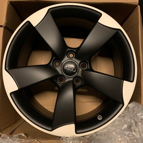 18 Audi A3 Rotor felger 225/40/18 Nokian Sommerdekk