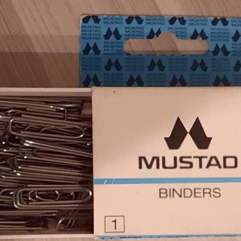 Vintage O. Mustad & Søn As binders nr. 1.  pen eske m/innhold,  ikke telt antall