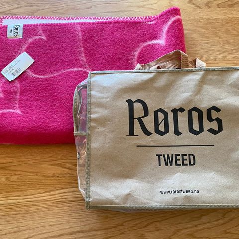 To flotte hjertepledd fra Røros Tweed (rosa og blått)