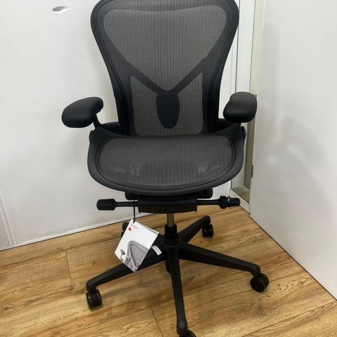 Herman Miller Aeron Remastered (New)