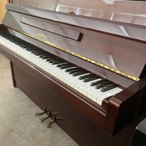 Flott Yamaha piano i mahogny selges !