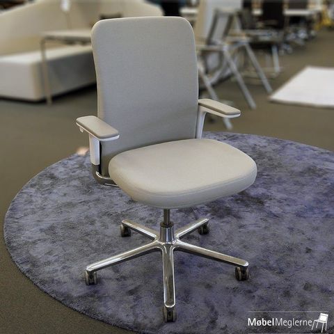 Vitra Pacific Chair 3D lysegrå kontorstol