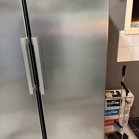 Whirlpool kjøleskap H.187 stål med garanti