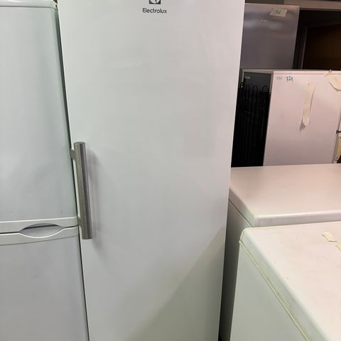 Electrolux Hvit H.174 cm med garanti