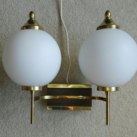 Dobbel lampe m/ kvitt frosta/opalglas frå 70 talet.