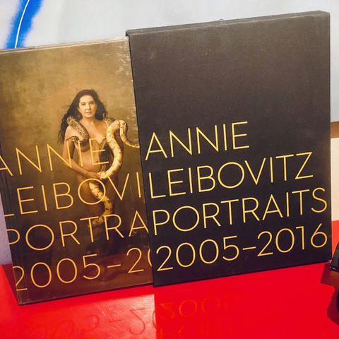 Signert Annie Leibovitz Portraits 2005-2016