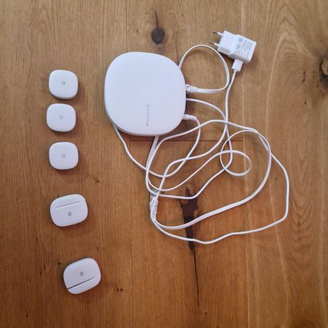 SmartThings hub, 3 buttons and 2 multisensors