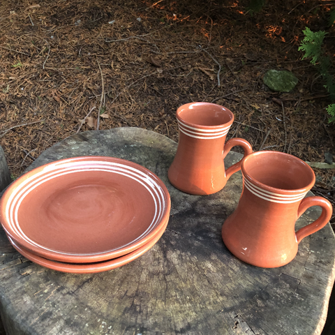 Egersund E T K keramikk håndlaget 2 krus / 2 tallerkener. Kr 150 pr stk