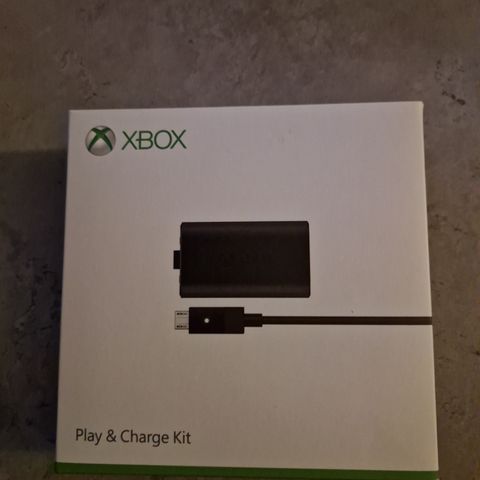 Ubrukt Xbox Play & Charge Kit