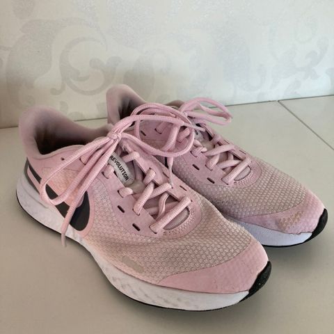 Nike Revolution joggesko i str 36,5