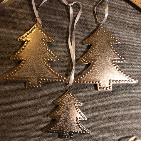 3 juletrær i sølv metall