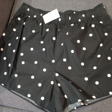 New H&M dotted shorts, size L