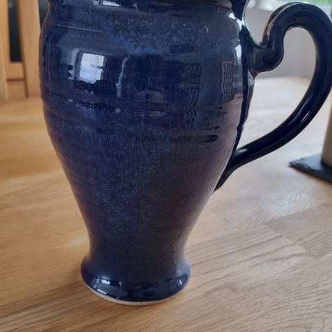 Keramikk mugge - dyp blå - høyde 21 cm