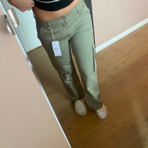 Low waist cargo pants