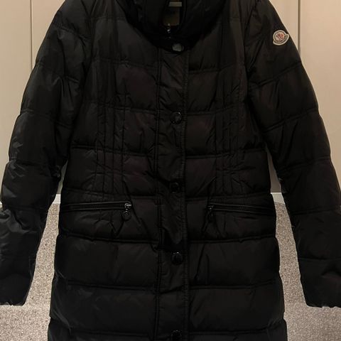 Moncler dunjakke selges